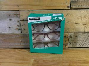 lot 260 image: Foster Grant Design Optics Reading Glasses (2.00)