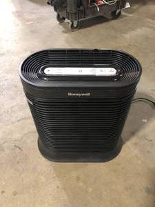 Honeywell HEPA Air Purifier, Large Room (310 sq. ft.) Black Customer Returns See Pictures