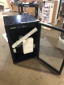 Frigidaire Single Zone 20.43 in. 126 (12 oz.) Can Beverage Cooler Customer Returns See Pictures