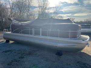 lot 1 image: 2020 Bennington 23 SL  MN 5079 MA