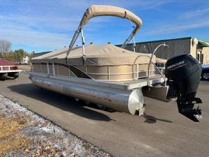 lot 7 image: 2021 Bennington 25 SSRX Tri Toon MN 6547 MB