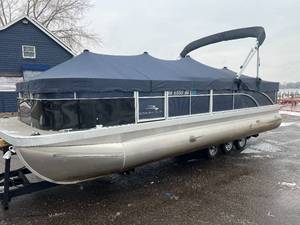 lot 11 image: 2021 Bennington 23 SF Rear Fish MN 6553 MB