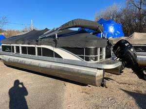 lot 15 image: 2021 Bennington 23 SSNPXAPG Rear Fish MN 0992 MD