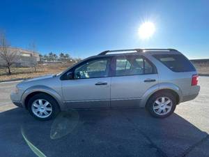 lot 14G image: 2005 Ford Freestyle Se