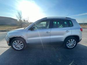 lot 16AA image: 2011 Volkswagen Tiguan - AWD