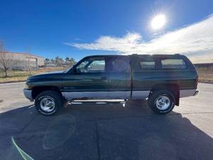 lot 27 image: 1999 Dodge Ram 1500 Laramie SLT - 4X4 - 1 OWNER