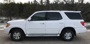 lot 9 image: 2001 Toyota Sequoia LTD 4x4