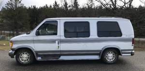 lot 11 image: 1996 Ford Econoline 150 Eclipse Conversion Van
