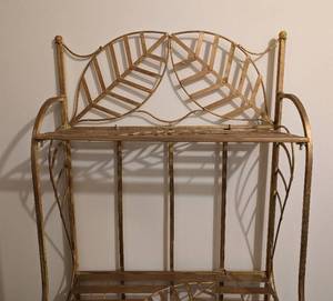 lot 51 image: Decorative Gold Leaf Collapsible Shelf