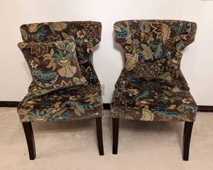 lot 41 image: Pair of Pier One Peacock Side Chairs