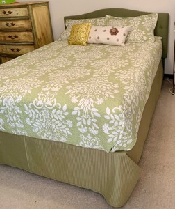 lot 15 image: Queen Size Green Cloth Headboard and Bedding, with Accent Pillows