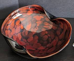 lot 67 image: Three Swirled Art Glass Bowls