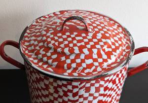 lot 32 image: Vintage Red and White Checked Enamel Stock Pot