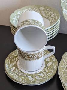 lot 89 image: Vintage J. G. Meakin Dish Set
