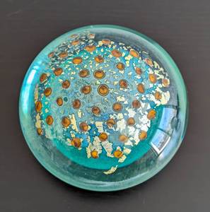 lot 92 image: Kenny Walton Art Glass Paperweight