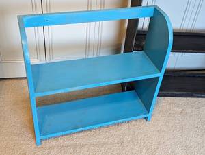 lot 95 image: Pair of Small Painted Wood Shelves