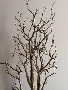 lot 96 image: Gorgeous Gold Home Decor