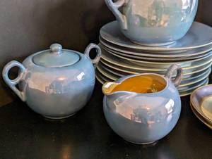 lot 109 image: Assorted Vintage Lusterware Dishes