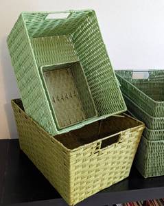 lot 115 image: Variety of Green Woven Storage Baskets