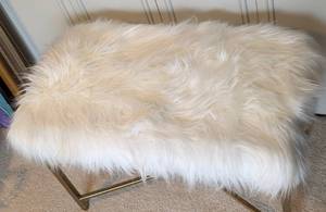 lot 9 image: Fuzzy Cream and Gold Bench