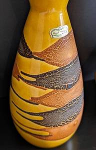 lot 124 image: Pair of Vintage Royal Haeger Vases
