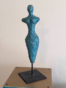 lot 153 image: Beautiful Teal Blue Home Decor