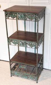 lot 175 image: Small Decorative Tiered Shelf
