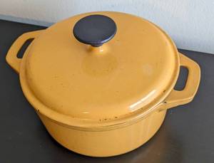 lot 177 image: Castware Yellow Enamel Dutch Oven