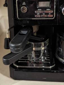 lot 203 image: DeLonghi Coffee Espresso Maker