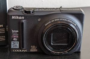 lot 206 image: Nikon and GE Digital Cameras