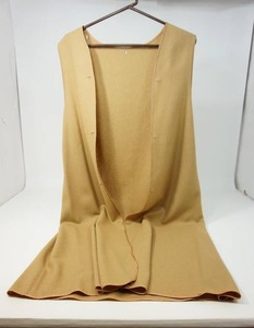 lot 34 image: Vintage Womens One-Size Camel Khaki Cashmere-Style Sleeveless Cardigan By Lord & Taylor