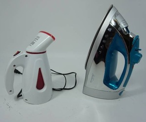 lot 49 image: Hugehard Handheld Steamer, Sunbeam Iron Blue Chrome Model GCSBSP-201 FFP Steam