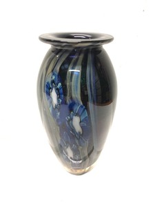 lot 109 image: Larger Signed Robert Eickholt Hand Blown Art Glass Vase - Cobalt Blue wSea Flowers