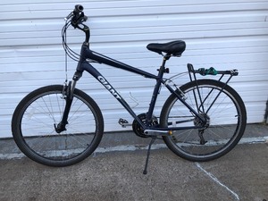 lot 131 image: Mens GIANT Sedona DX Mens Bicycle