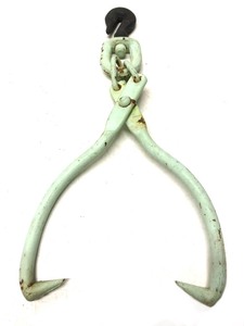 lot 159 image: Large Heavy Duty Timber Claw Tree Hook