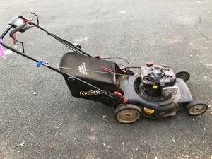 lot 171 image: Nice Working CRAFTSMAN Lawnmower