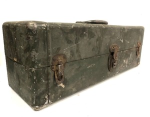 lot 187 image: Vintage Fishing Tackle Box wLures & Supplies