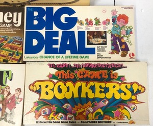 lot 195 image: Nice Group of Vintage Board Games & Train Set