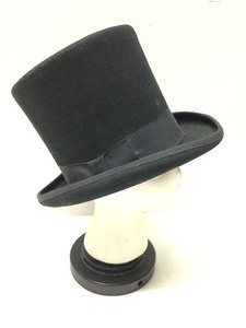 lot 241 image: Very Nice Vintage Top Hat from Mad Hatter 
