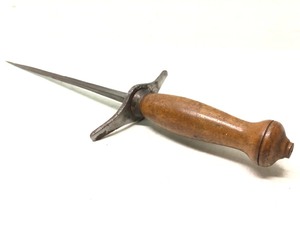 lot 242 image: Antique Triangular Blade Dagger or Bayonet