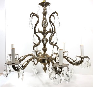 lot 254 image: Beautiful Ornate Vintage Hollywood Regency Brass Chandelier wCrystal Prisms