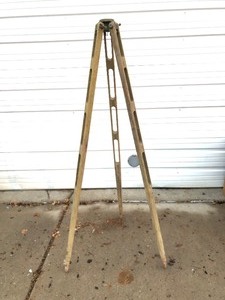 lot 286 image: Neat Old Antique Wooden Tripod