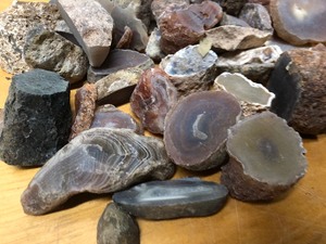 lot 297 image: Large Lot of Agate Slices etc