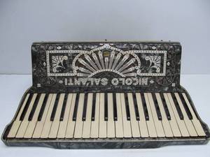 lot 34 image: Excellent Antique Italian Nicolo Salanti Accordion