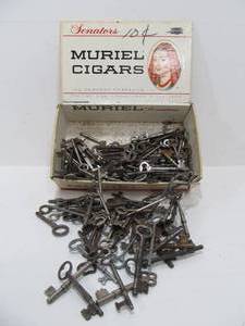 lot 71 image: LARGE Lot of Antique Skeleton Keys