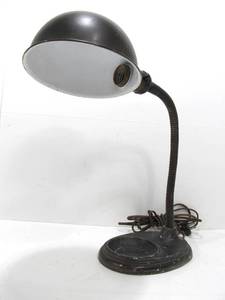 lot 85 image: Old Vintage Industrial Gooseneck Desk Lamp