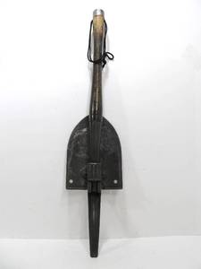 lot 87 image: Vintage US Military Folding Foxhole Trench Shovel w Mattock Pick 
