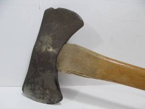 lot 88 image: Old Vintage Double Edged Plumb Axe