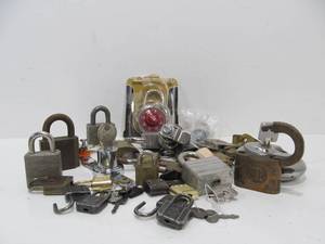 lot 97 image: Lot of Vintage etc Locks