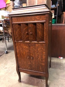 lot 325 image: Nice Antique Quartersawn Oak Columbia Grafonola Type E-2